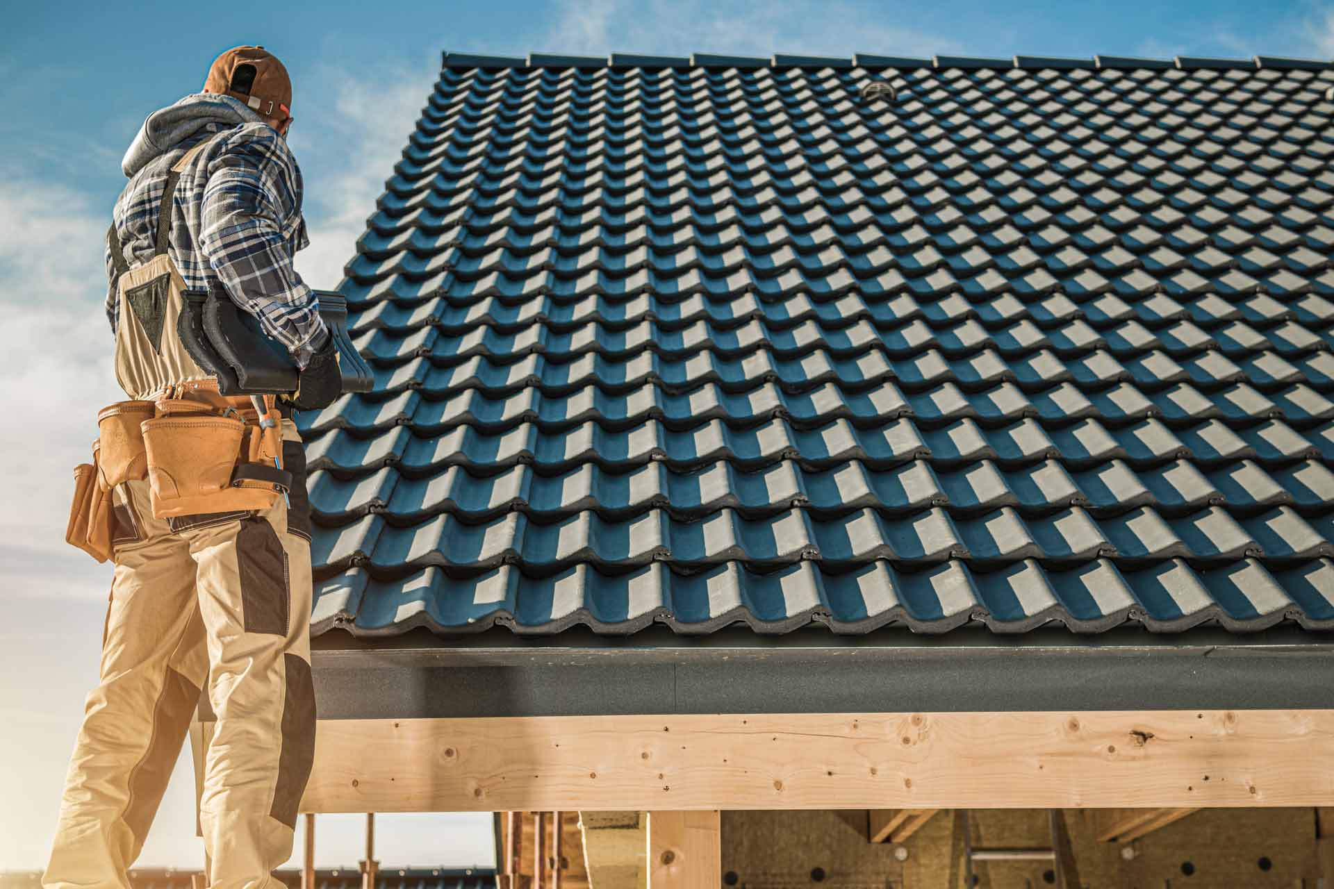 What Should I Look For When Hiring a Roofing Company?